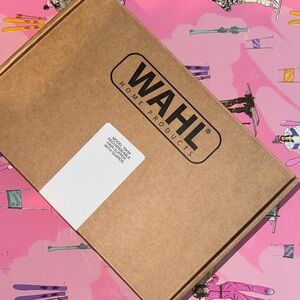 BNWT Wahl Men’s hair clippers rechargeable w/ everything & a carrying case too!